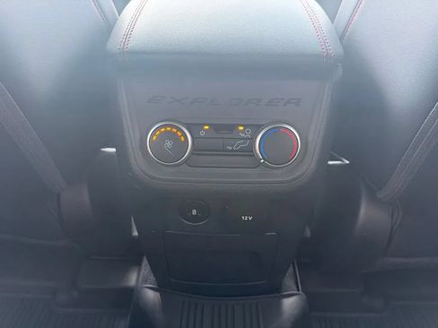 Used 2025 Ford Explorer ST-Line AWD/4WD image 29