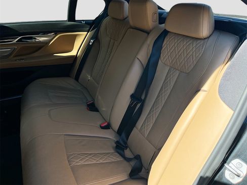 Used 2022 BMW 750i xDrive w/ Executive Package image 26