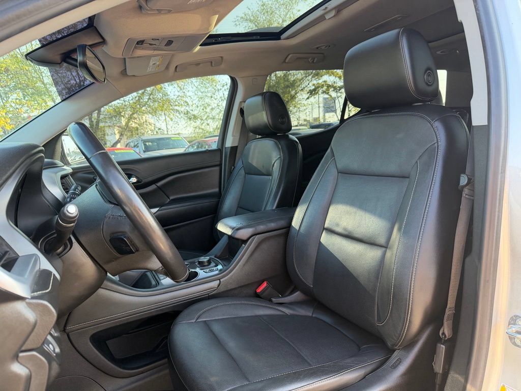 Used 2020 GMC Acadia SLT w/ Trailering Package FWD image 12