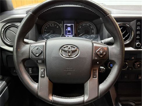 Used 2020 Toyota Tacoma TRD Sport AWD/4WD image 21
