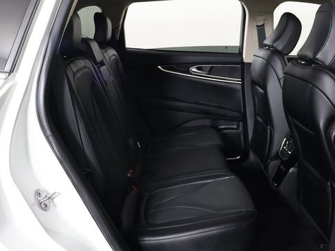 Used 2022 Lincoln Nautilus Reserve image 32