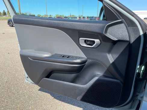Used 2025 Kia K4 LXS image 18