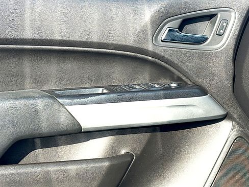 Used 2016 Chevrolet Colorado LT w/ LT Convenience Package RWD image 16