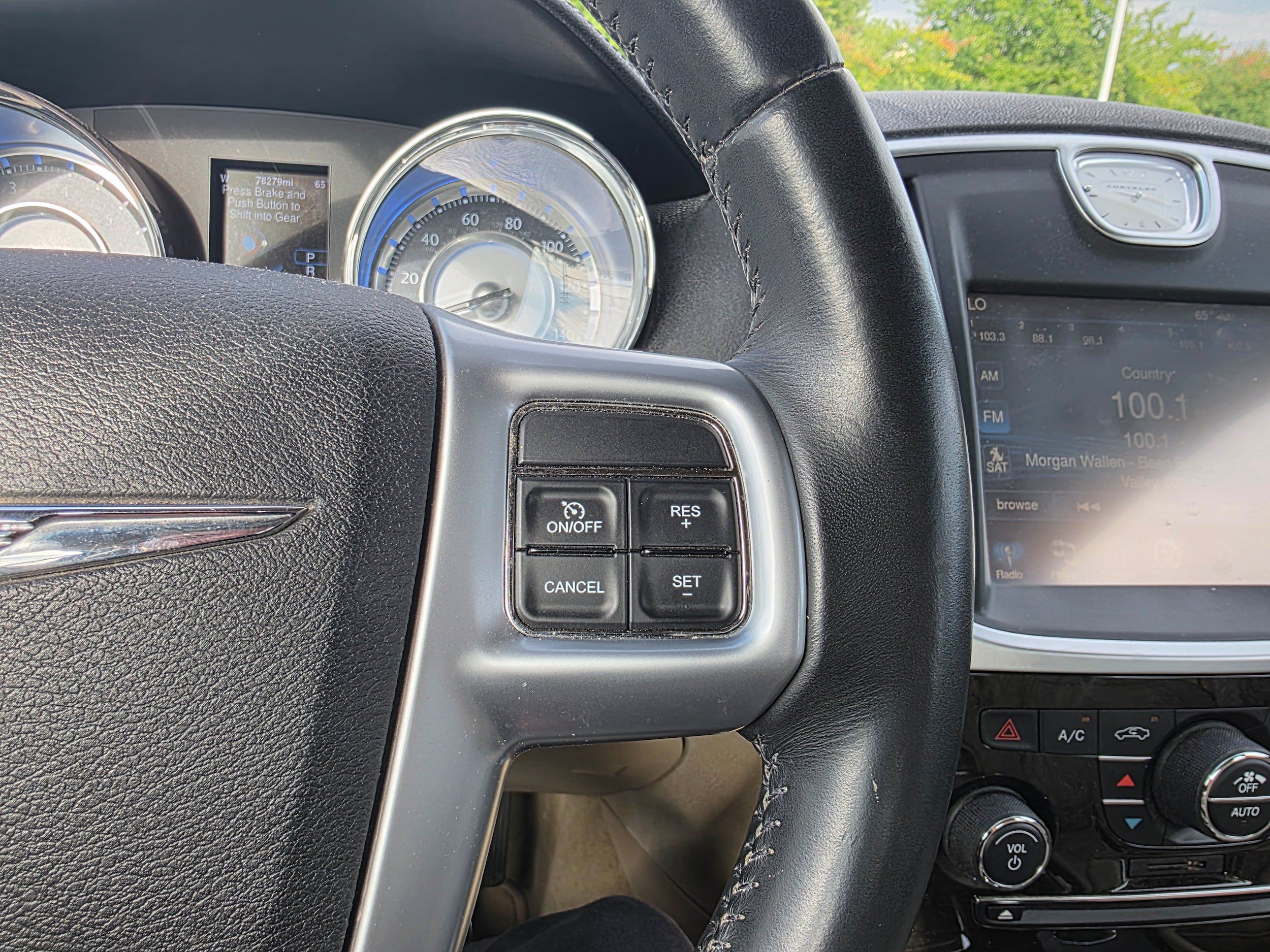 Used 2013 Chrysler 300 AWD w/ Driver Convenience Group image 14