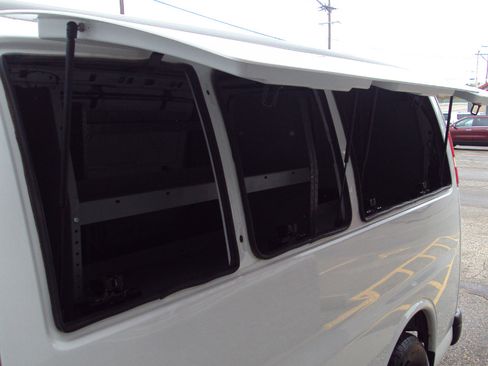 Used 2014 Chevrolet Express 1500 AWD image 14