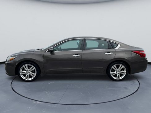 Used 2017 Nissan Altima 3.5 SL w/ 3.5SL Technology Package FWD image 4