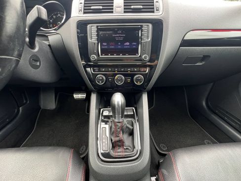 Used 2017 Volkswagen Jetta GLI FWD image 3