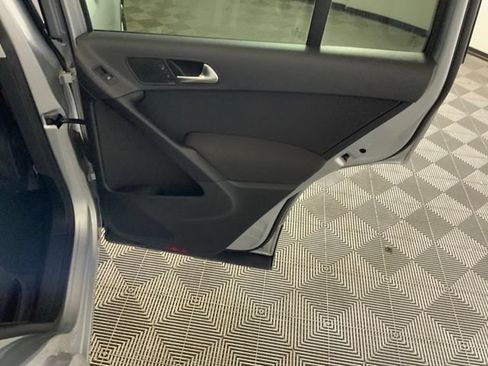 Used 2018 Volkswagen Tiguan Limited AWD/4WD image 34