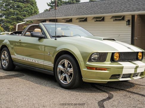 Used 2005 Ford Mustang Convertible RWD image 12