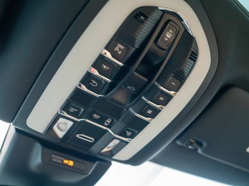 New 2026 Porsche Macan image 23