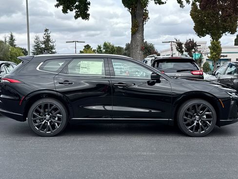 New 2025 Toyota Crown Signia image 9