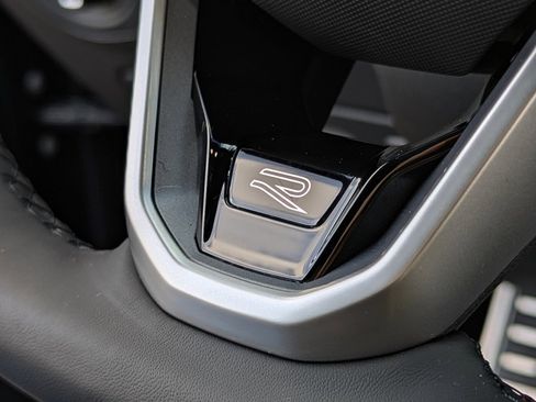 Certified 2022 Volkswagen Tiguan SEL R-Line image 15