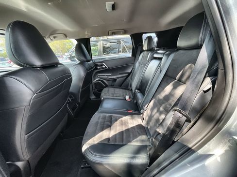 Used 2023 Mitsubishi Outlander SE image 24