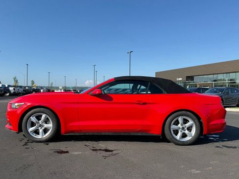 Used 2016 Ford Mustang Convertible RWD image 8