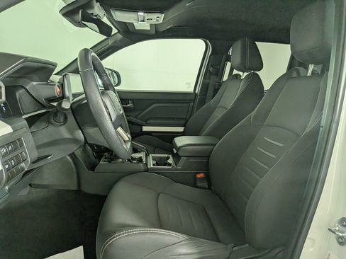 Used 2024 Toyota Tacoma TRD Off-Road image 15