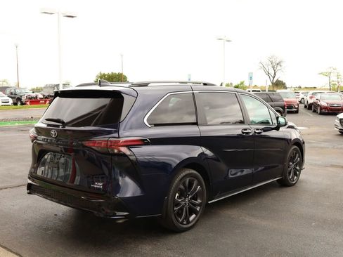 Used 2024 Toyota Sienna XSE w/ XSE Plus Package FWD image 5