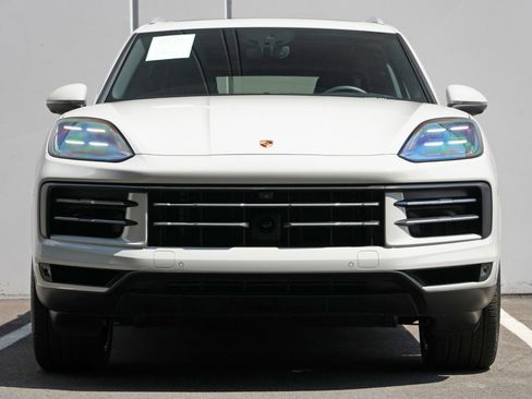 Used 2025 Porsche Cayenne w/ Premium Package Plus AWD/4WD image 7