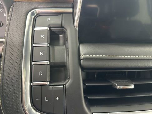 Used 2021 Chevrolet Tahoe Premier AWD/4WD image 19