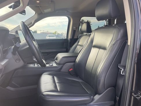 Used 2024 Ford Expedition XLT image 6