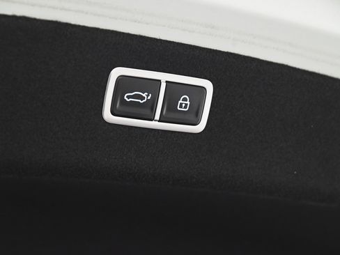 Used 2024 Genesis G80 image 36