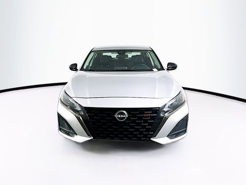 Used 2024 Nissan Altima 2.5 SR image 2