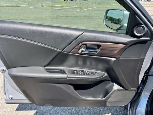 Used 2017 Honda Accord EX image 20