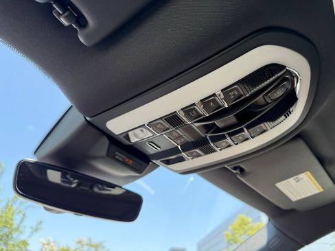 Used 2025 Porsche Macan image 17