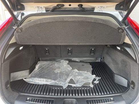 Used 2020 Cadillac XT4 Premium Luxury w/ Technology Package image 8