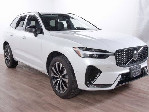 Certified 2025 Volvo XC60 B5 Plus image 4