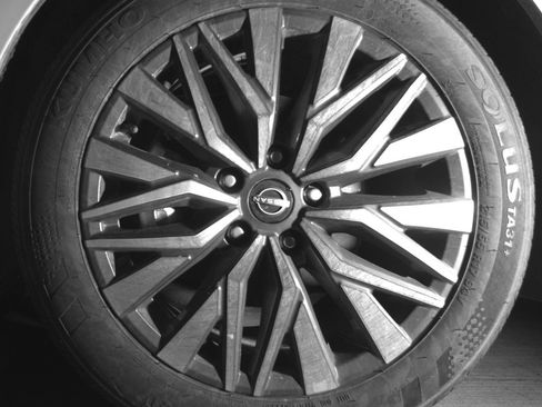 Used 2025 Nissan Altima 2.5 SV image 12