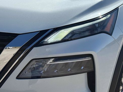 Used 2023 Nissan Rogue SV image 10