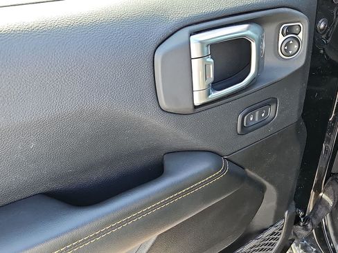 Used 2025 Jeep Wrangler Unlimited Sahara AWD/4WD image 28
