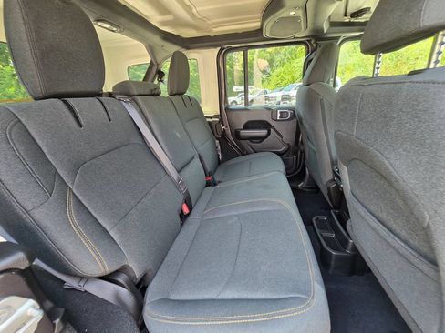 Used 2024 Jeep Wrangler Unlimited w/ Convenience Group AWD/4WD image 17