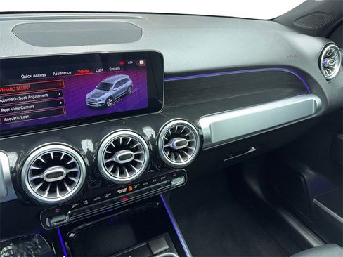 Used 2021 Mercedes-Benz GLB 250 w/ Premium Package image 17