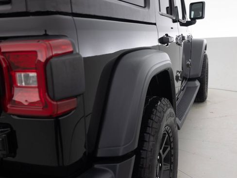 Used 2018 Jeep Wrangler Unlimited Sport S AWD/4WD image 14