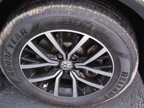 Used 2021 Volkswagen Tiguan SE AWD/4WD image 16