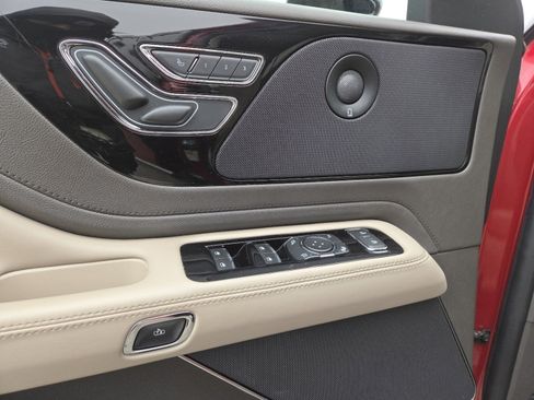 Used 2020 Lincoln Aviator Reserve image 26