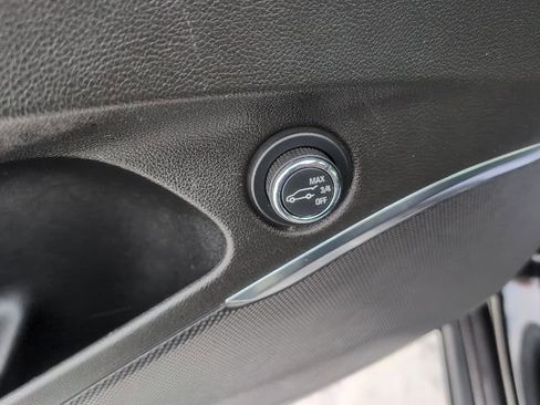 Used 2023 Buick Enclave Essence AWD/4WD image 15