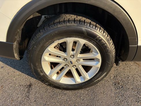 Used 2017 Ford Explorer XLT w/ Equipment Group 202A image 16