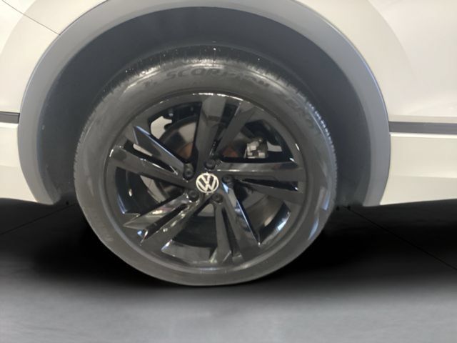 Certified 2024 Volkswagen Tiguan SE R-Line AWD/4WD image 25