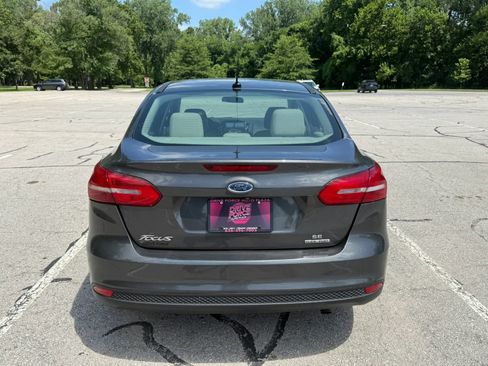 Used 2016 Ford Focus SE w/ SE Power Seat Package FWD image 6