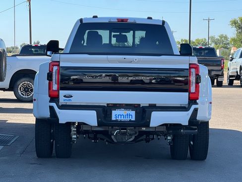 Used 2025 Ford F450 Platinum w/ FX4 Off-Road Package image 4