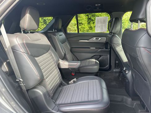 Used 2025 Ford Explorer ST-Line AWD/4WD image 22