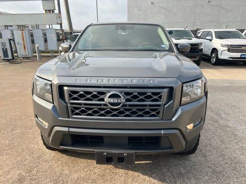 Used 2022 Nissan Frontier SV RWD image 2