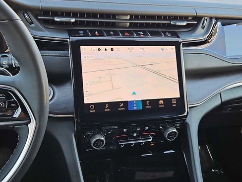 Used 2022 Jeep Grand Cherokee Overland w/ MOPAR Finishing Package image 29