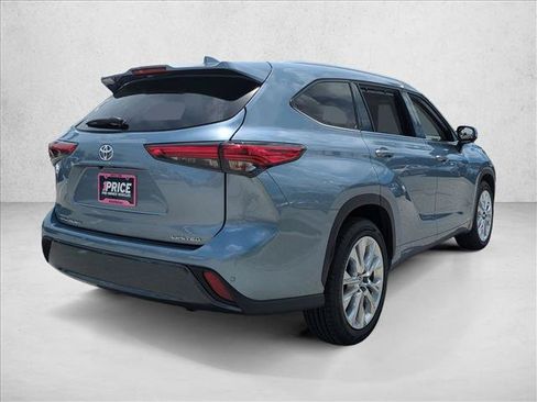 Used 2022 Toyota Highlander Limited FWD image 5