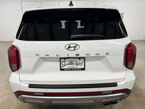 Used 2023 Hyundai Palisade Limited FWD image 3