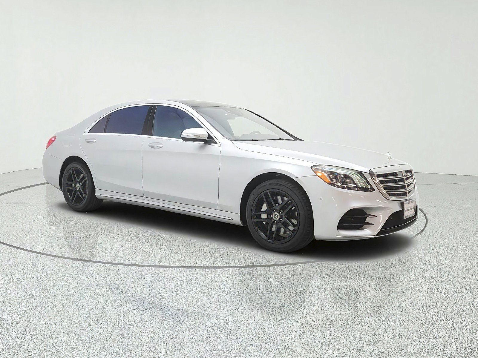 Used 2018 Mercedes-Benz S 560 Sedan image 3