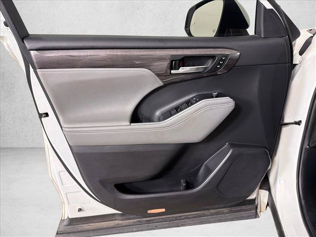 Used 2021 Toyota Highlander Platinum FWD image 12