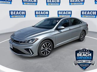 Used 2025 Volkswagen Jetta SE FWD video 1